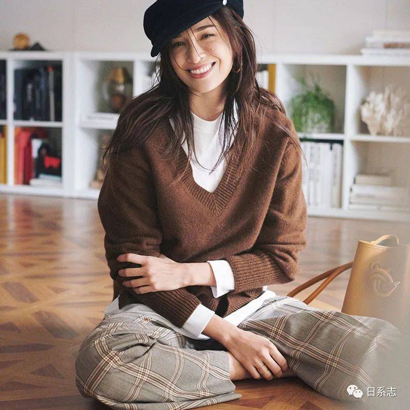 为什么穿不出日杂感?你跟模特只差这6件"杂志基本款"