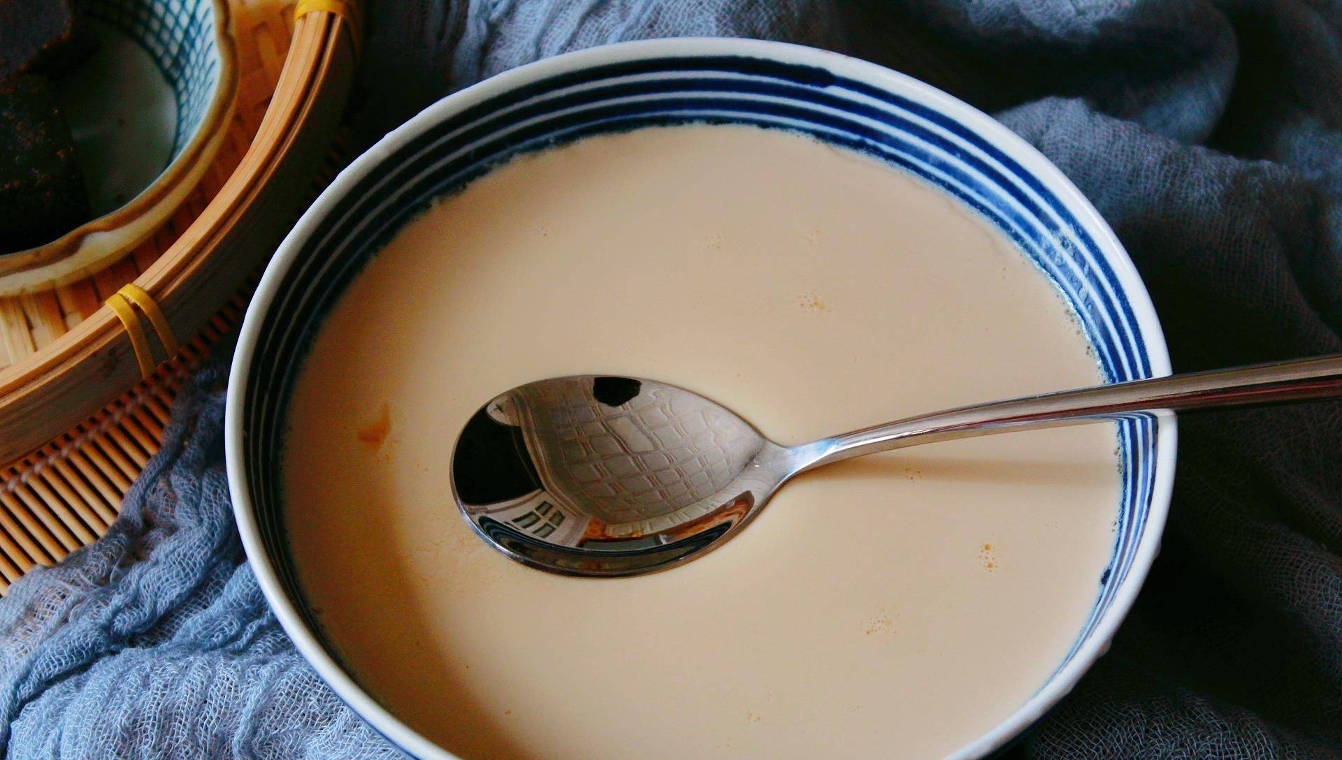 红糖姜撞奶适合女人冬天吃的小甜品香甜又暖胃学会随吃随做