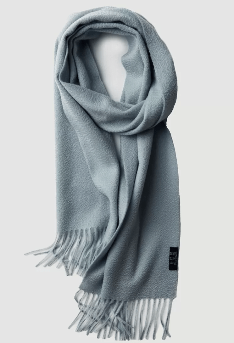 款式简单却高级感爆棚,保暖性极佳山羊绒水波纹围巾是围巾届的时尚