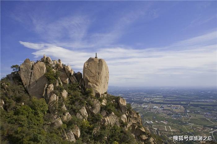 北京一座石头山，有京西小黄山之称，天梯只能容纳一个人