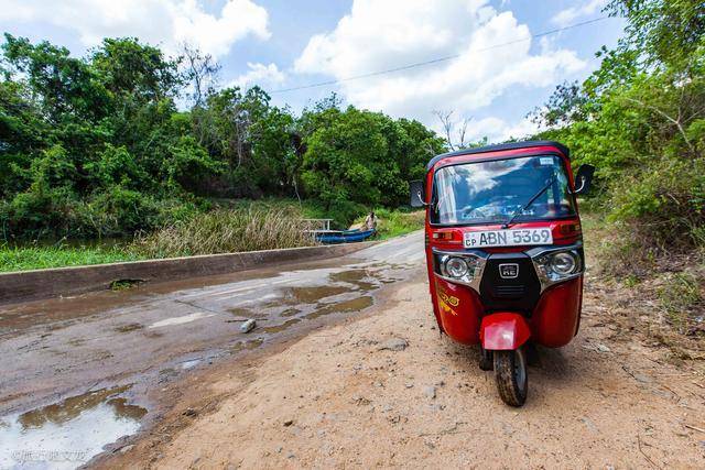 斯里兰卡感受原生态的乡村生活，用手抓饭，在路边河里洗澡