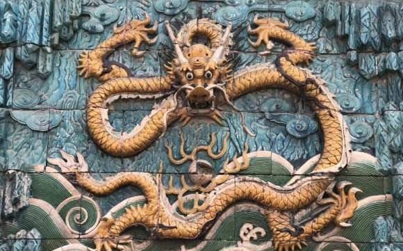 故宫九龙壁的白龙腹部是木质的，难道工匠糊弄皇帝，这应该是谣传