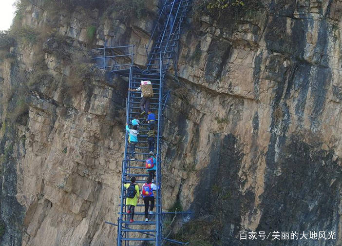 获得6亿资助款的“悬崖村”如今怎样了？游客：只修了个铁梯子？