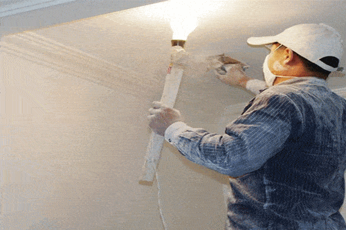 打磨是油工步骤中很关键的一步,在打磨时,选用较细