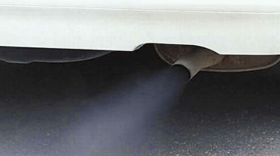 汽车尾气冒蓝烟和黑烟,是什么原因该如何处理?_手机搜狐网