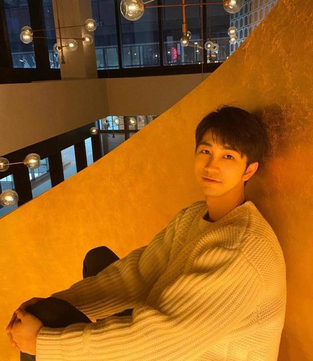 奇闻cp分享超喜庆合照,赵琦君颜值变化明显,凯雯的红裙有故事