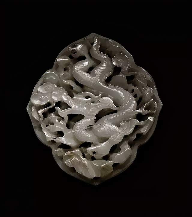 不同时代的玉龙具有哪些不同的特征