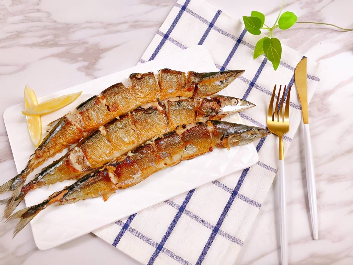 秋刀鱼就该这样做,煎的又香又脆,下酒下饭首选