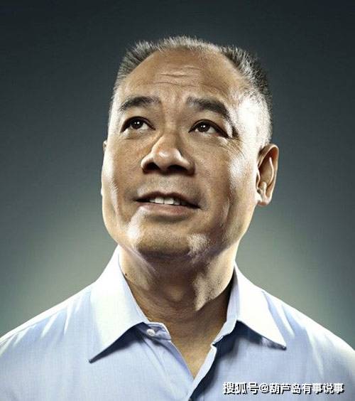 体操王子李宁近照,老婆年近六十却风采依旧,14岁女儿成大美女