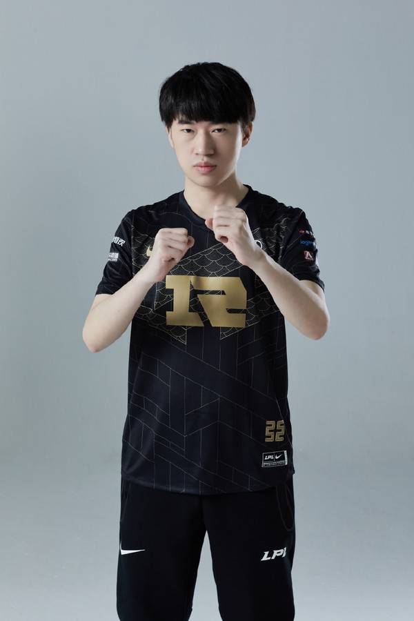 blg成rng一生之敌小虎被骂惨了退役来lol手游不香吗