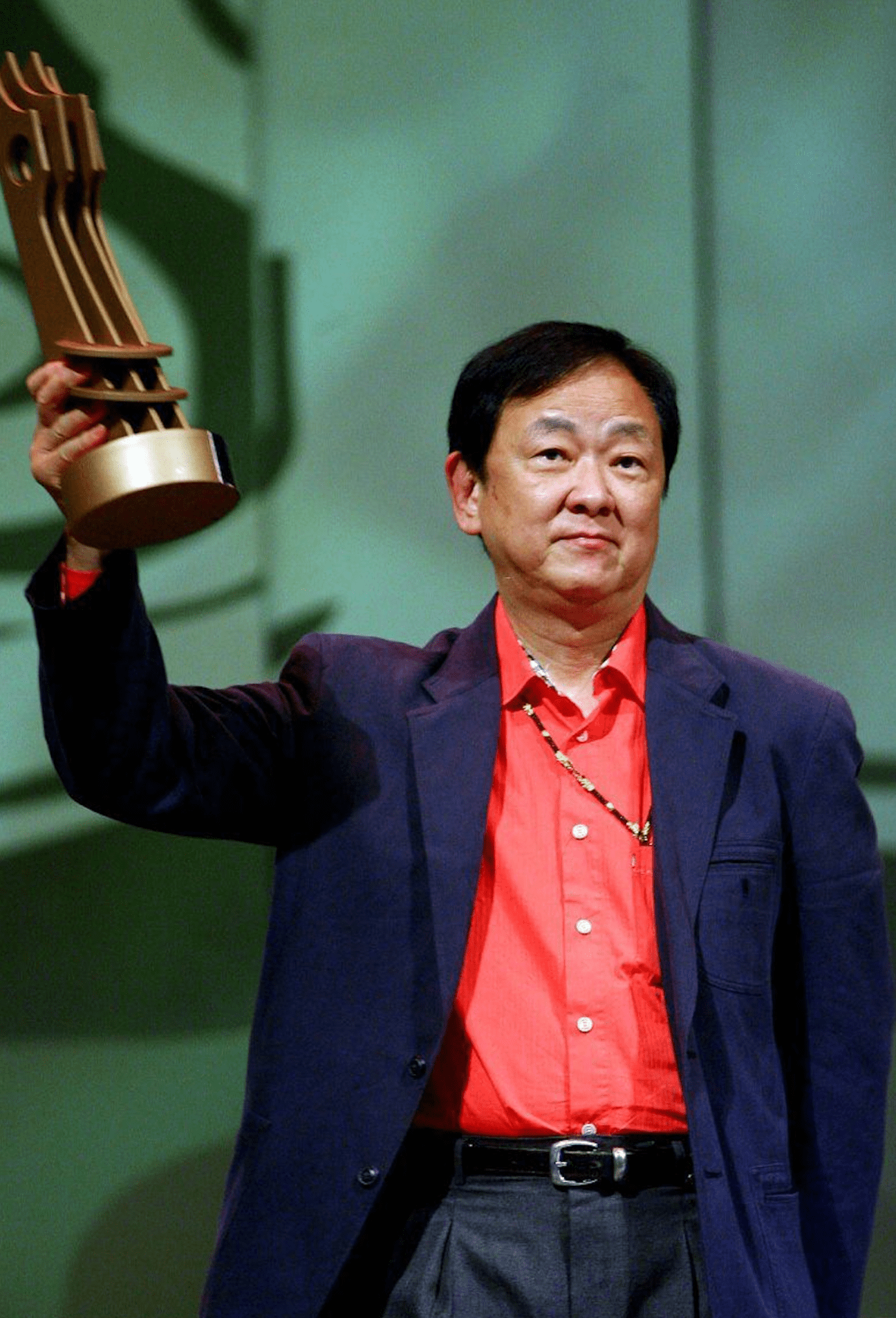 邵氏打星王羽中风五年后出院,在外租房由护工照顾,已是失智老人_手机