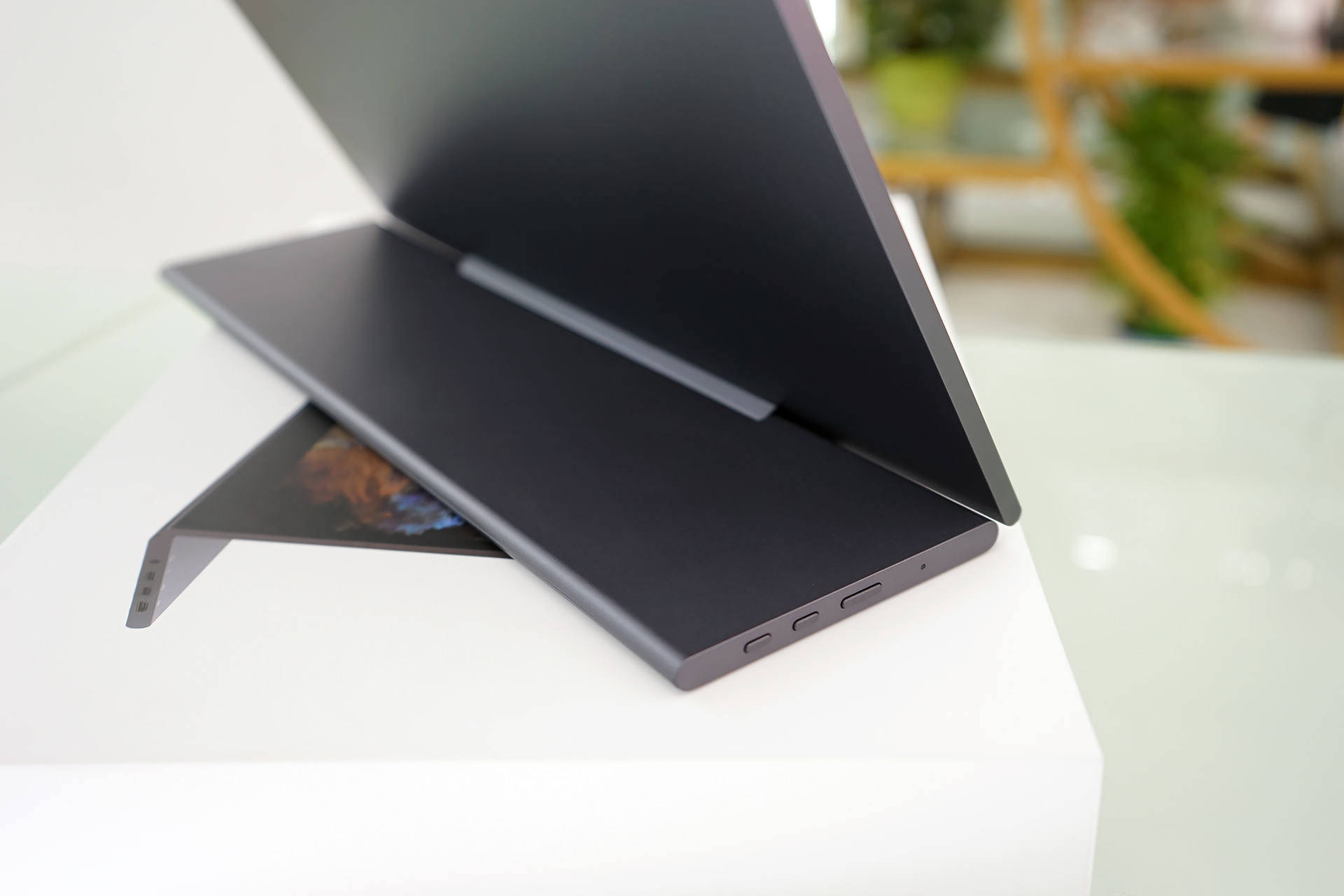 innocnn1fpro便携显示器超薄可折叠多场景使用