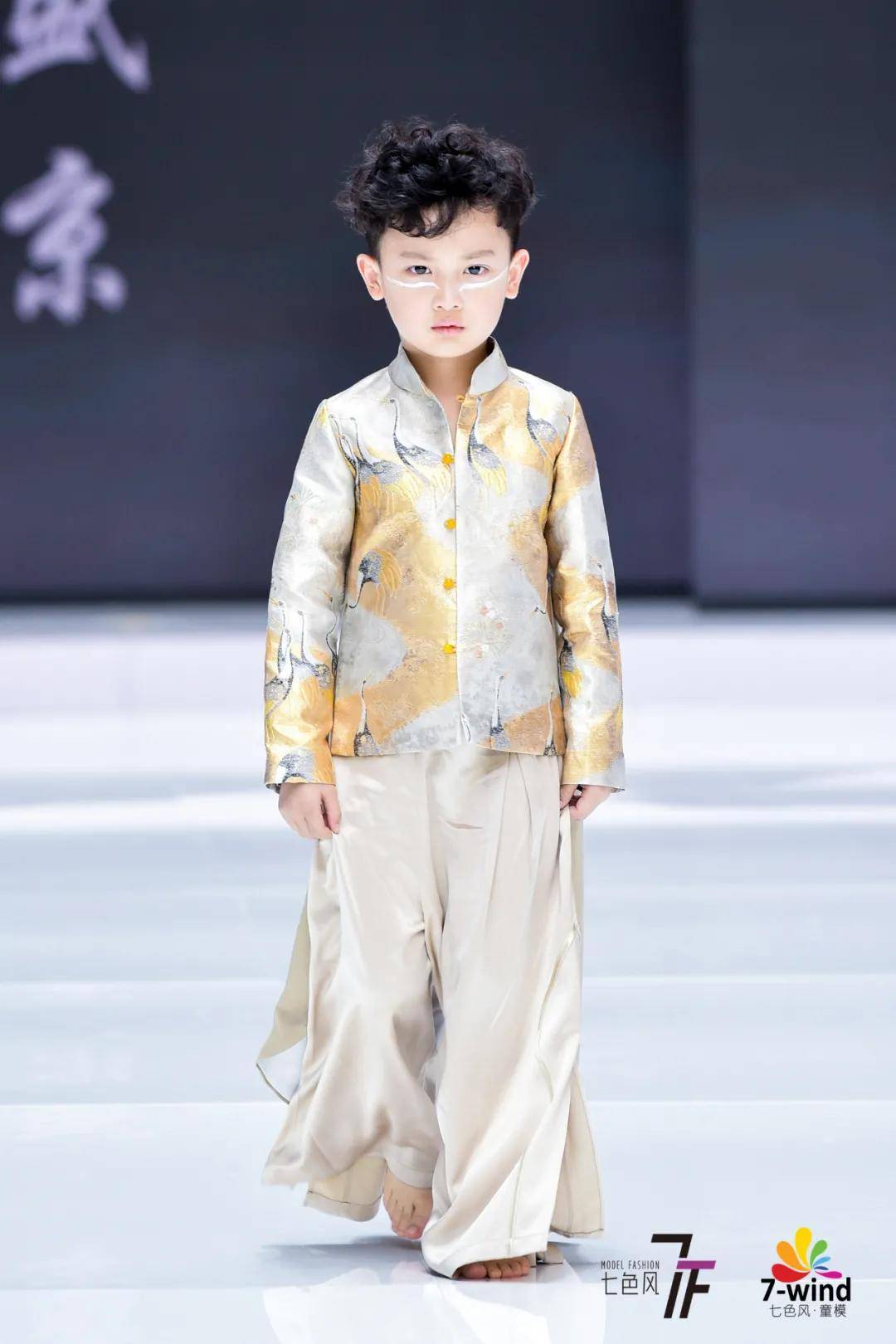 2020武汉时装周三寸盛京品牌发布