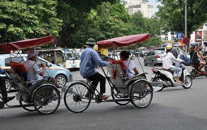 越南最“不吉利”的三轮车，让游客坐在前面，过来人：三思而后行