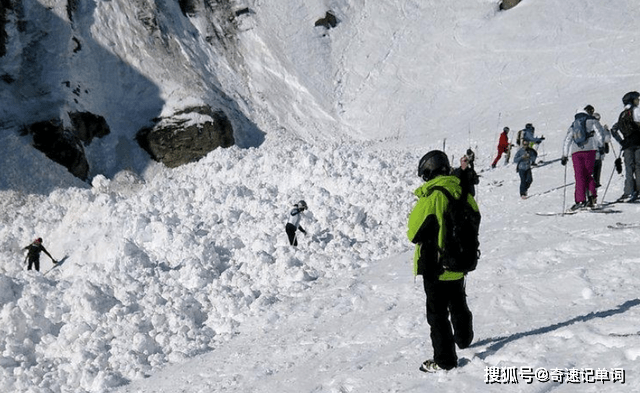 最新初中英语阅读-意大利男子滑雪遇雪崩 被埋1小时后获救