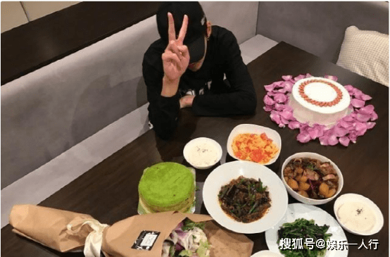 自己在家做饭吃播 83fdcd0824704a27b2c7c7255c03ee92.png