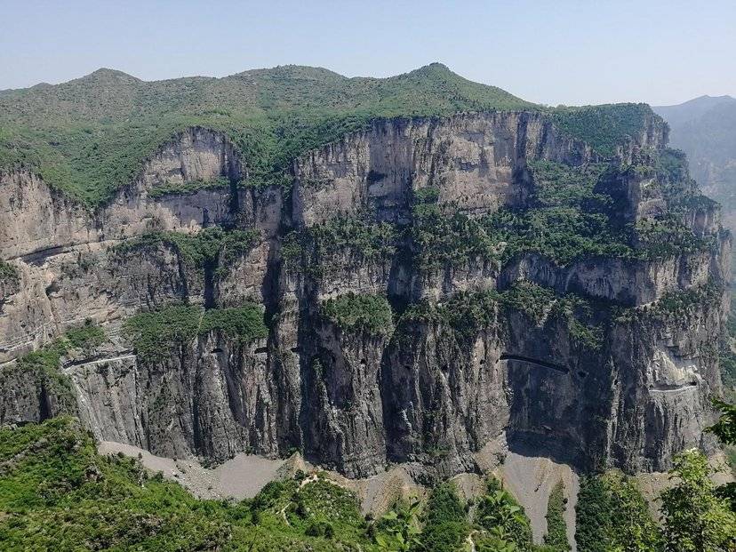 太行山深处有一个很隐蔽的村庄，这里的挂壁公路比郭亮村还惊险