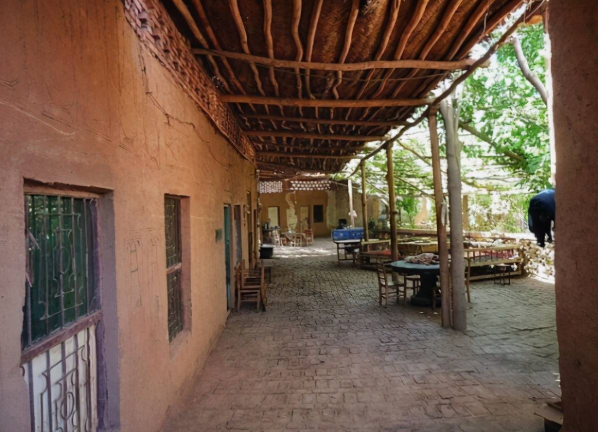 维吾尔民居建筑的庭院布局特点