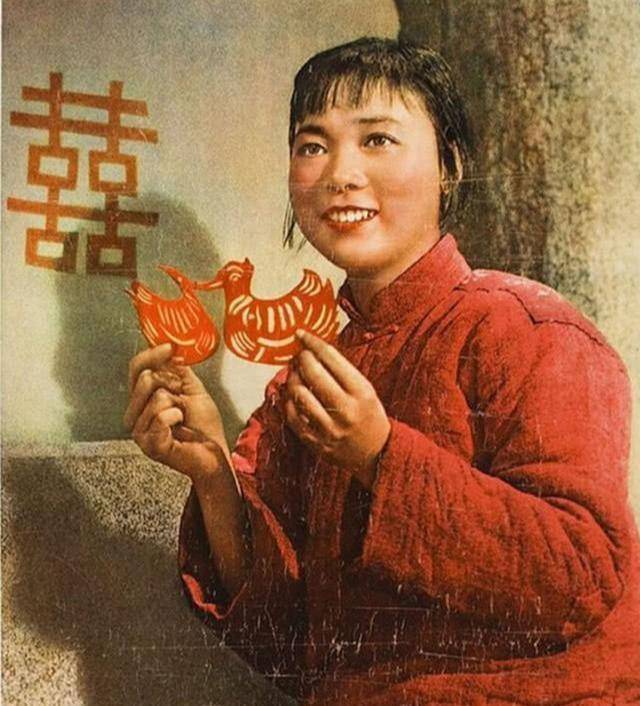 杨白劳没死之前,黄世仁为什么不愿意娶白毛女?_故事