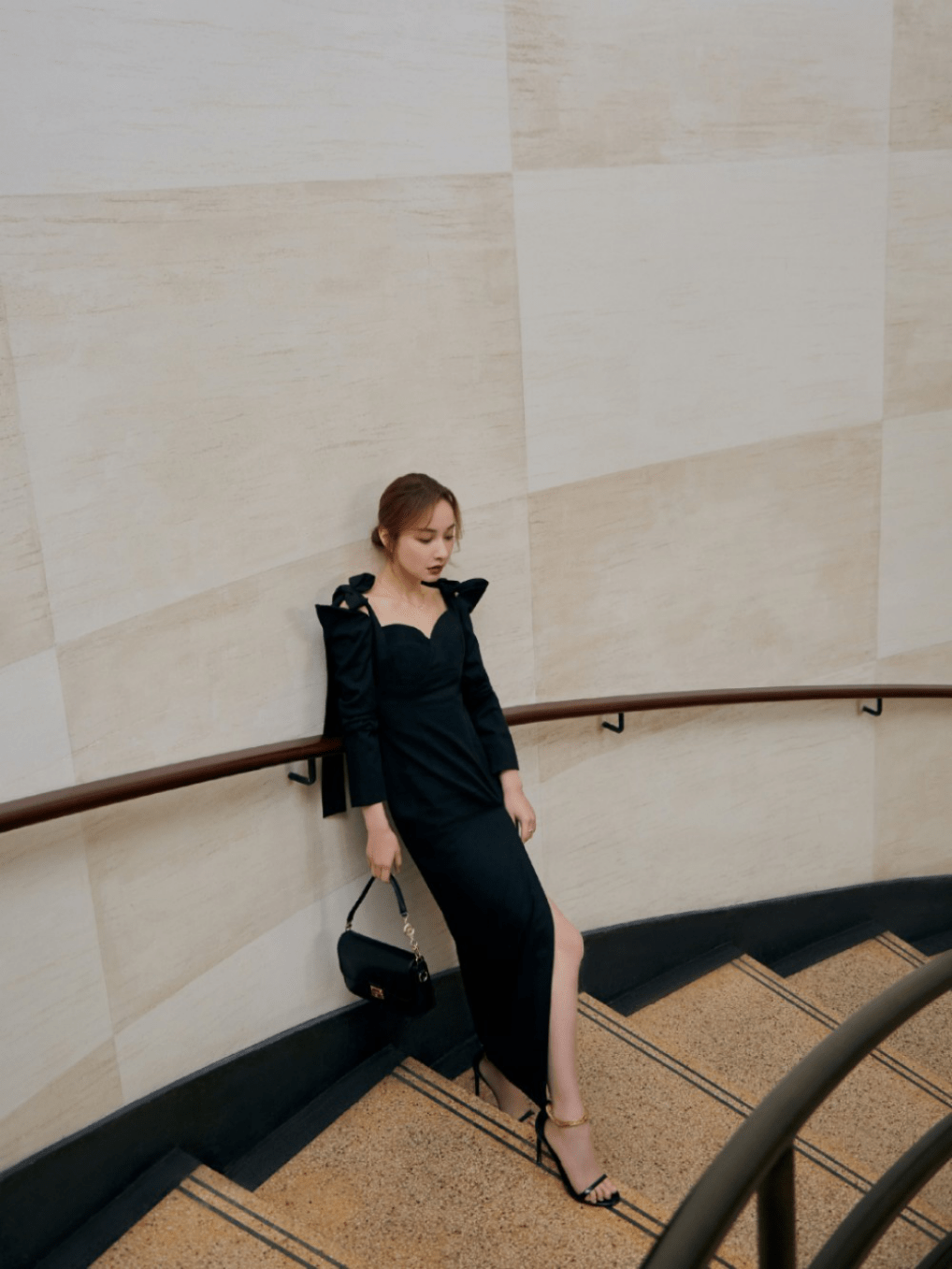 吴昕成功蜕变高贵的"黑天鹅"!