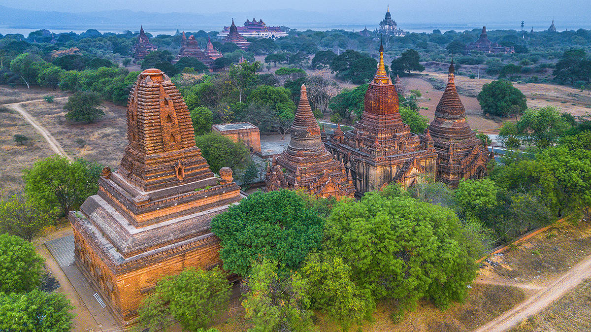 龙门石窟10万尊佛像，而缅甸不知名洞中却藏5万尊，满眼缅甸玉佛