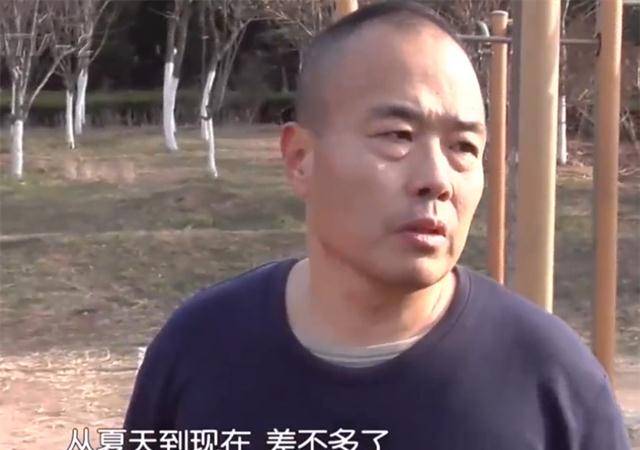 青岛小伙寒冬里却露宿公园，已经住了半年多，问起家人他却说不提了