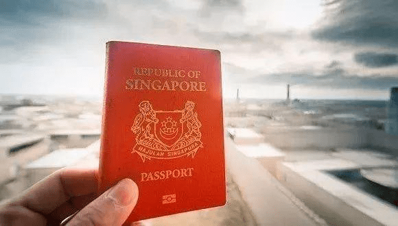 拥有“超强小红书”也没用，2020年新加坡护照更新量大砍半