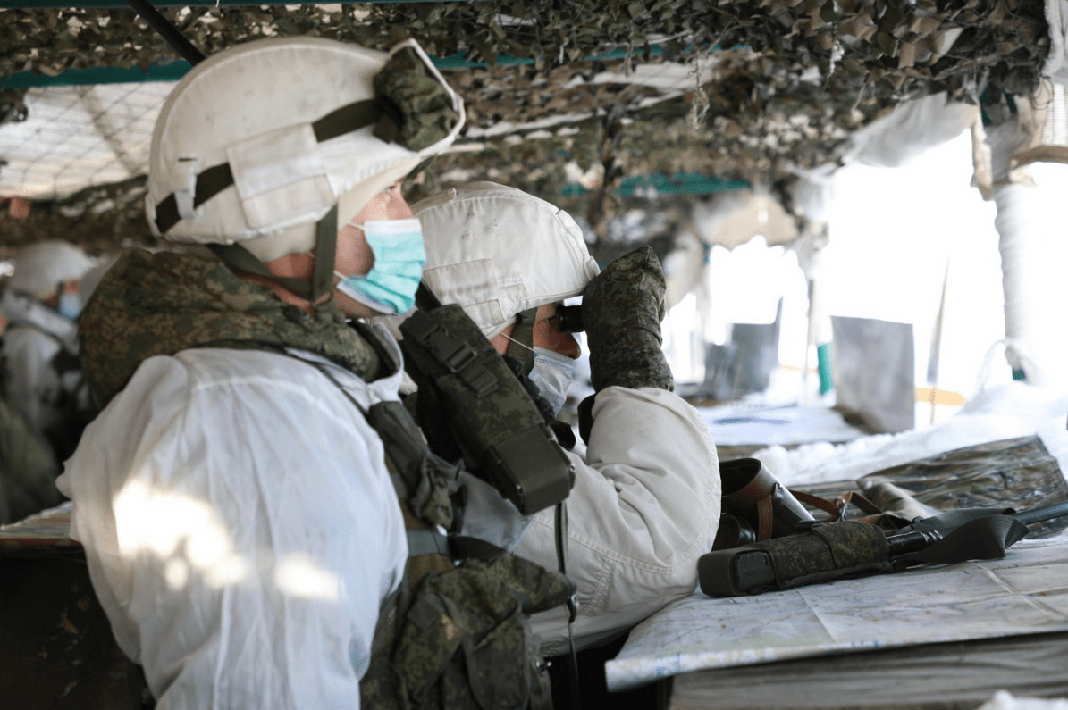 俄罗斯装甲部队在库兹巴斯进行训练,坦克在雪地驰骋,现场震撼!