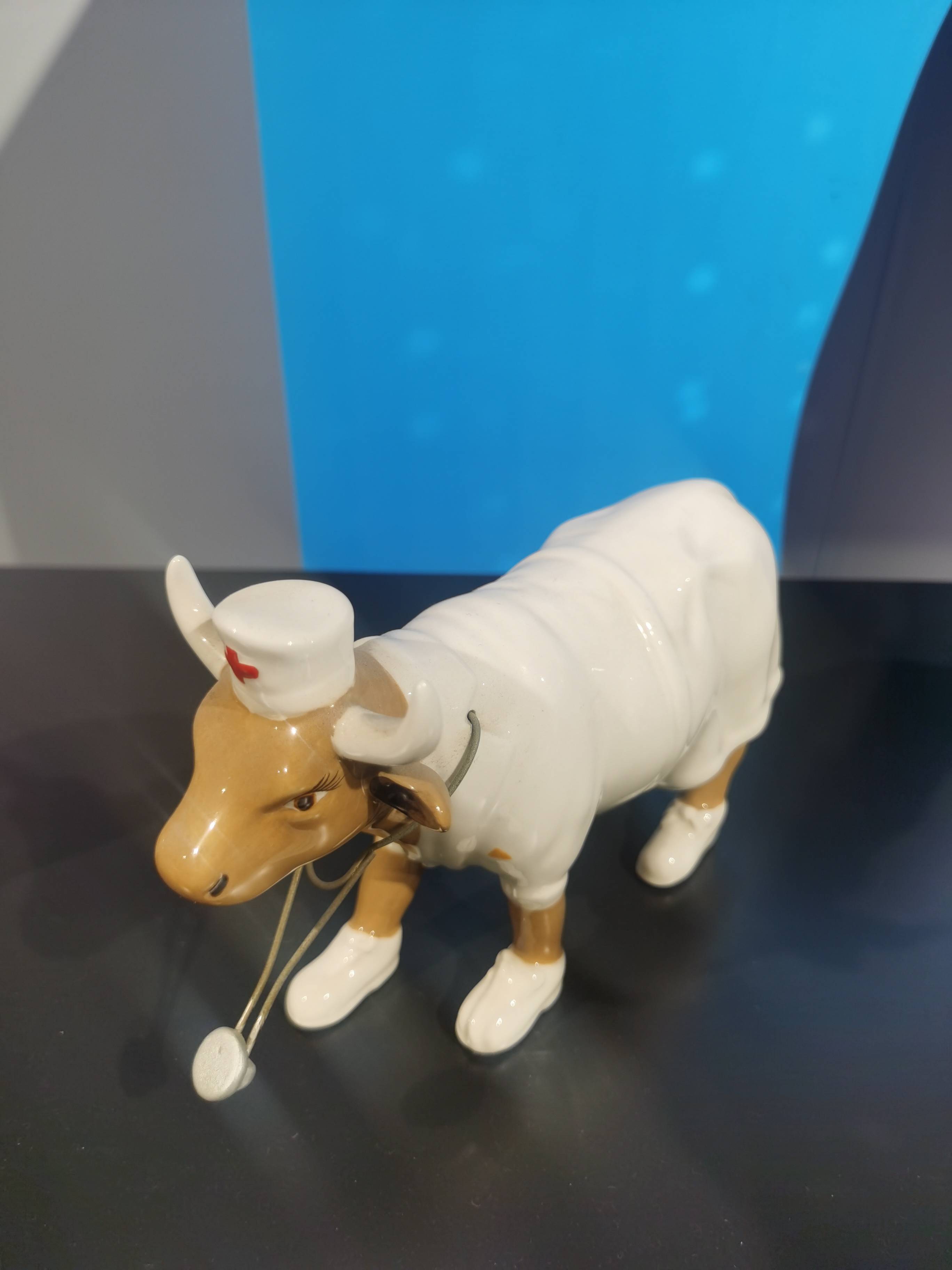 这位it潮男收藏了200头牛,还办了场牛气冲天的展览丨嗨!pop