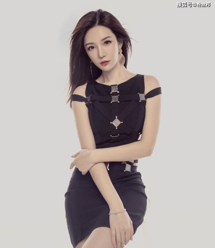 yy晓晓年初一爆惊喜晒tiffany订婚钻戒直言遇见c哥很幸运