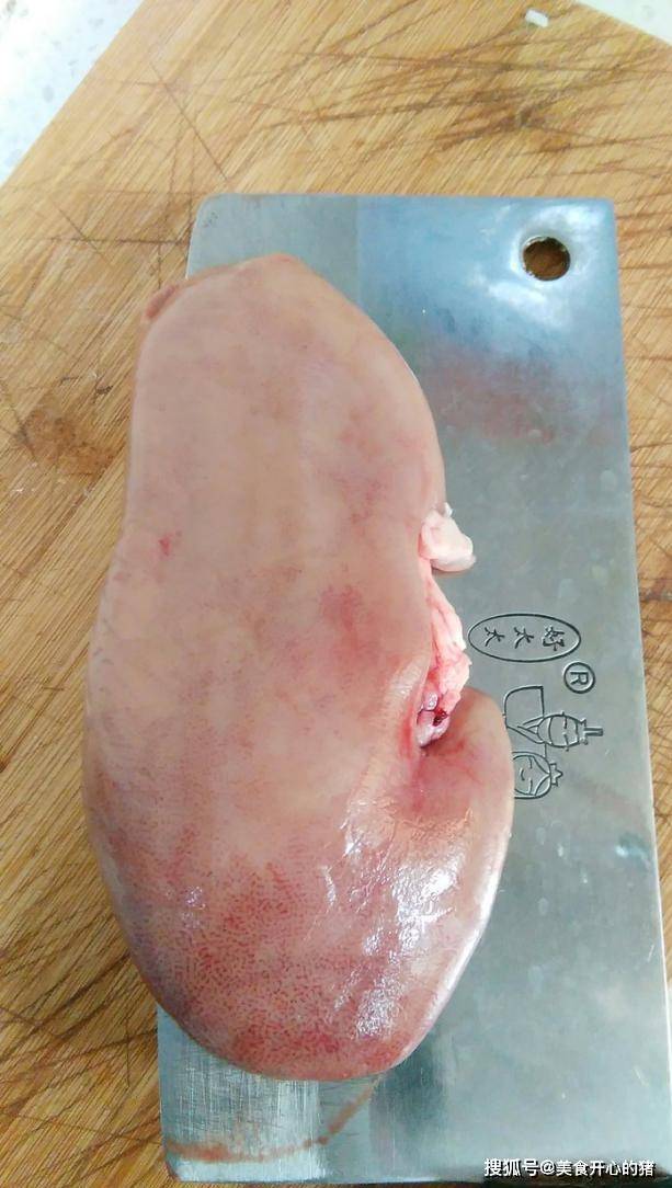 想猪腰软滑不腥,清洗是个重要活,掌握这几个技巧,腥味轻松去除