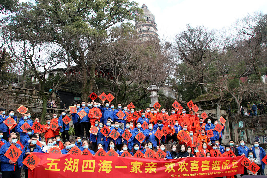 外来人口就地过年_薛之谦天外来物图片