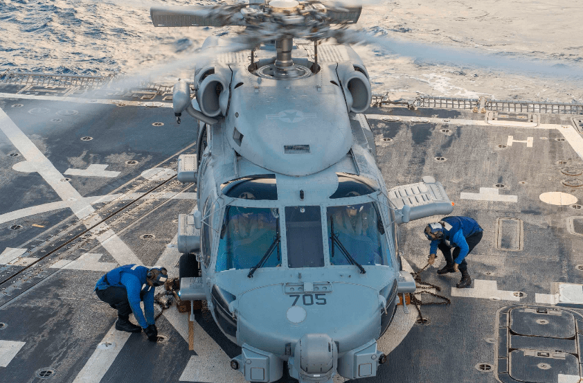 适应能力极强,堪称海战多面手,不愧是头号强国海军sh-60"海鹰"_直升机