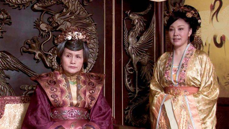 电视剧《明宫谜案》中李太后和王皇后其实,万历帝的确是想以王恭妃的