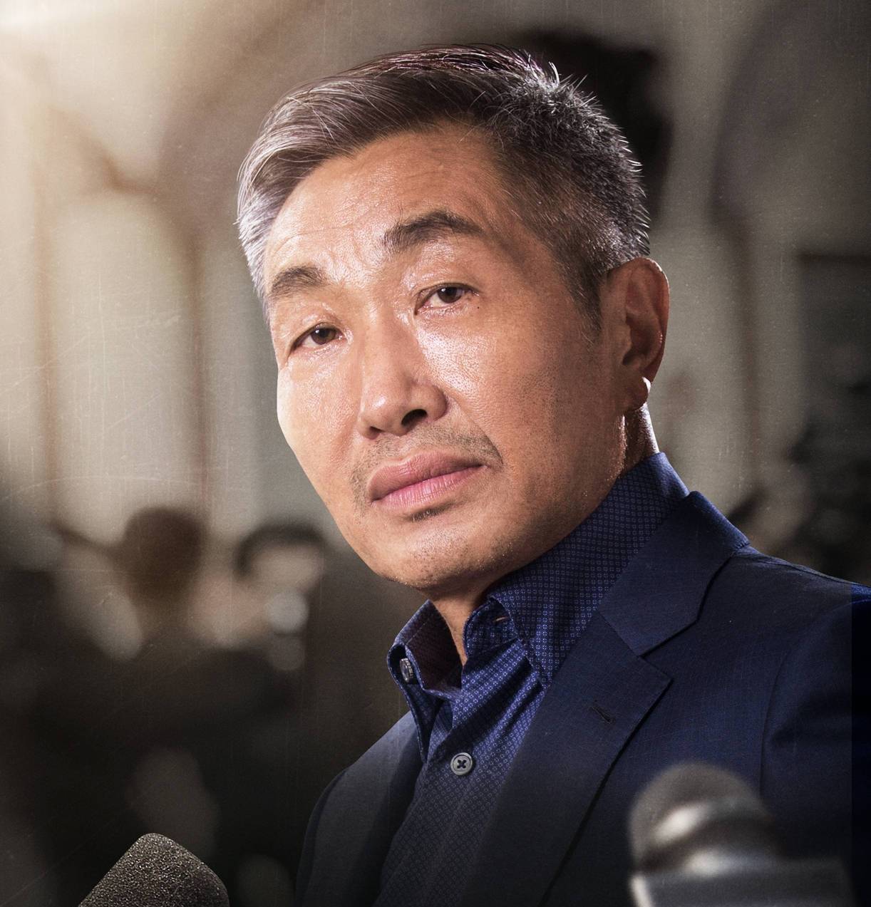 第二位是戏中沈光林的爸爸,厂长的扮演者老戏骨杜源,杜源祖籍山东