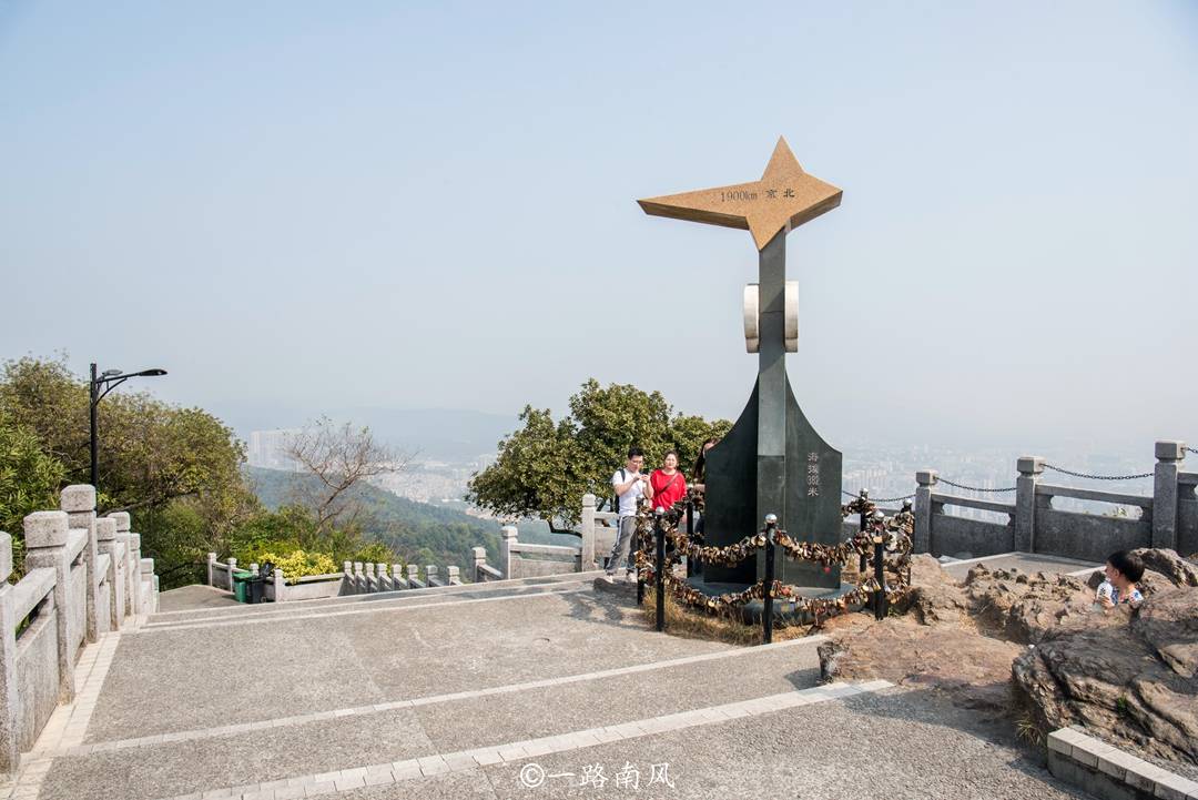 广州白云山，新羊城八景中的5A景区，自然风光一般，游客却很多