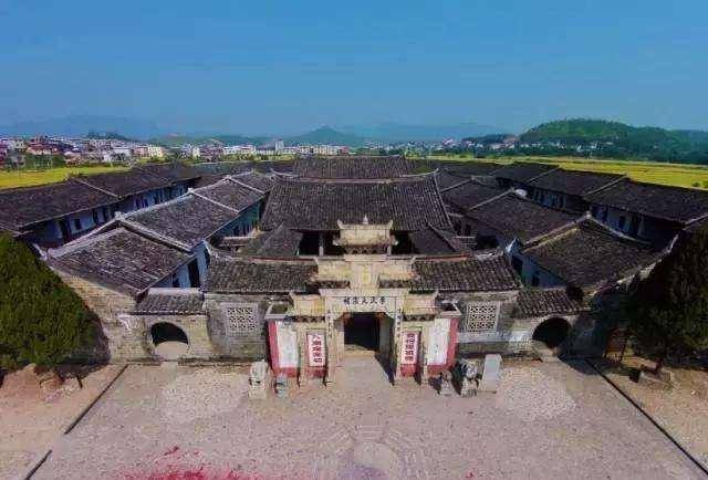 福建最大百年宗祠，首富李嘉诚是其后裔，你知道是为谁而建吗