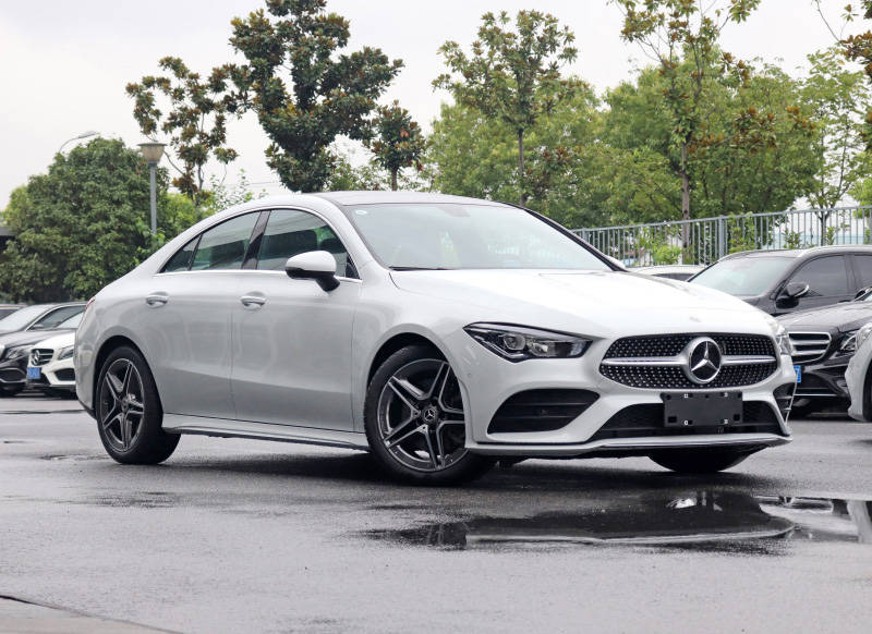 不到30万买进口奔驰轿跑?配无框车门够拉风,4门5座还实用