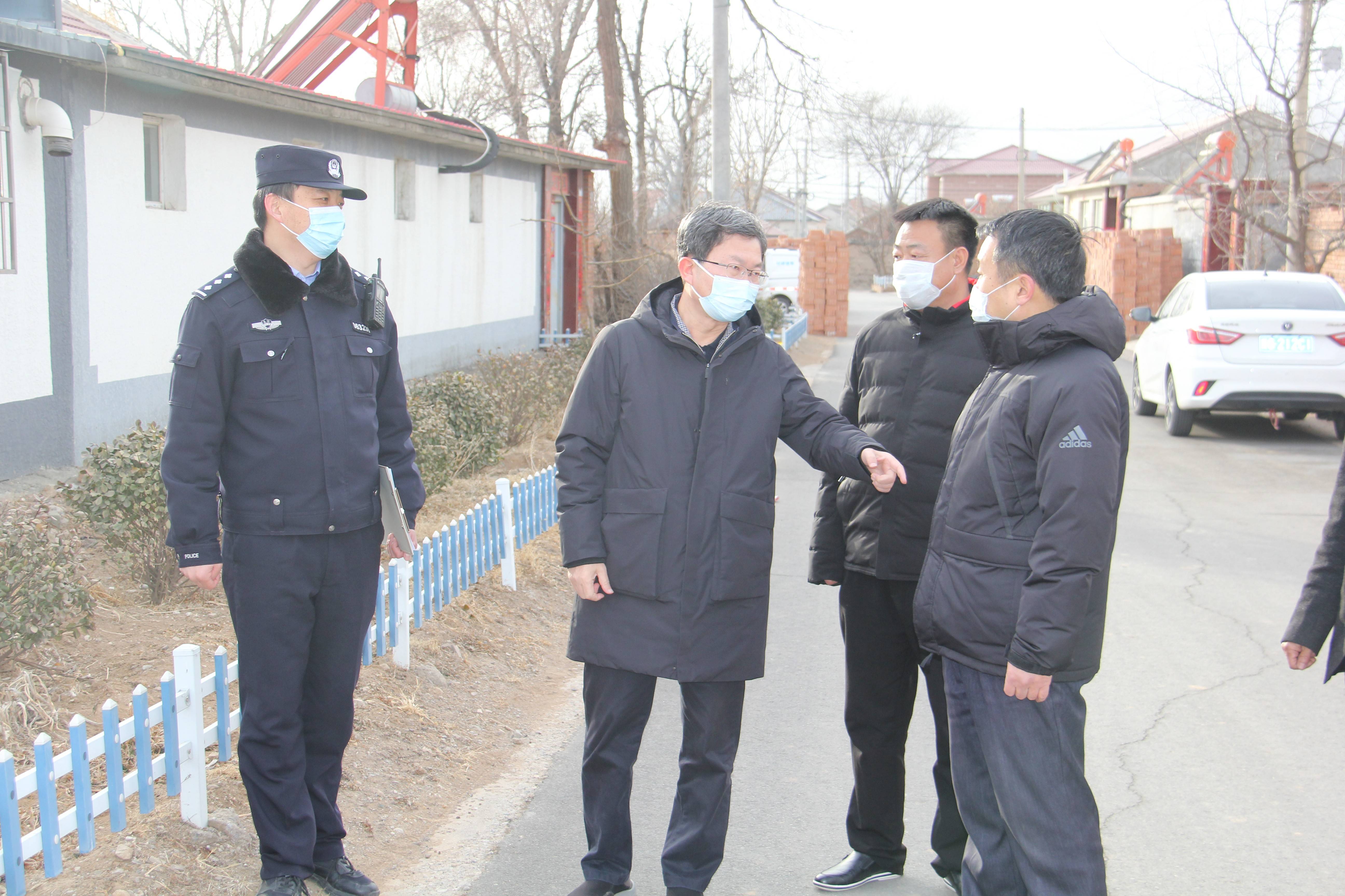 延庆区委书记穆鹏实地检查香营乡烟花爆竹禁放区域安全管理和森林防火