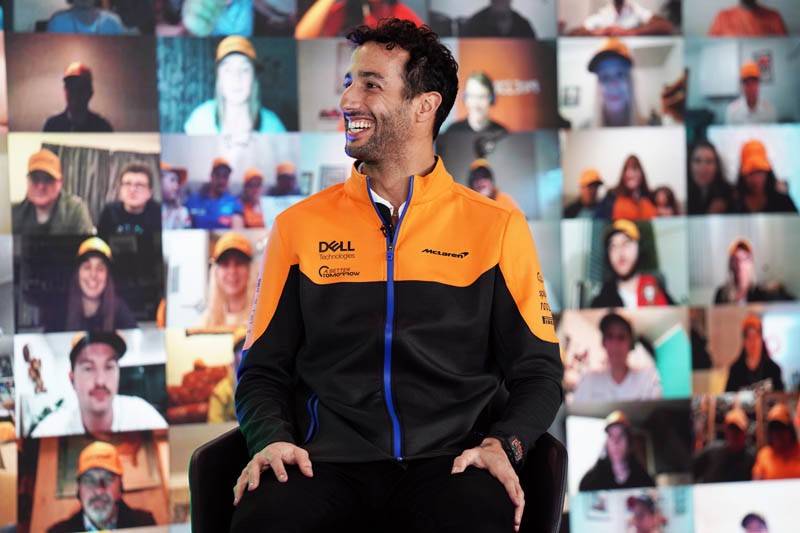 里卡多（Ricciardo）透露他与迈凯轮（McLaren）签约了三年，并预测世界锦标赛的光明前景。
