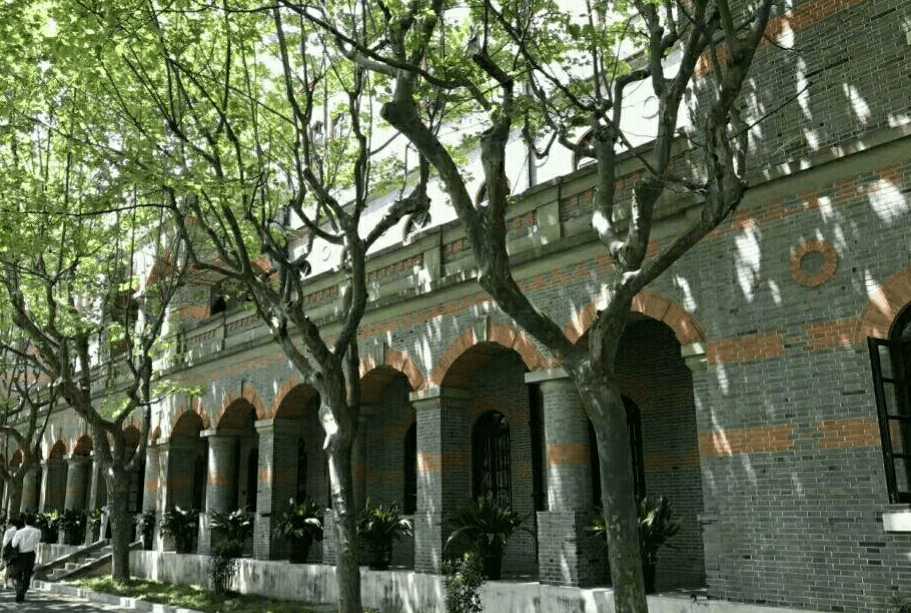 中山大学的直属院系就有光华口腔医学院,很少有学校专门设立了口腔