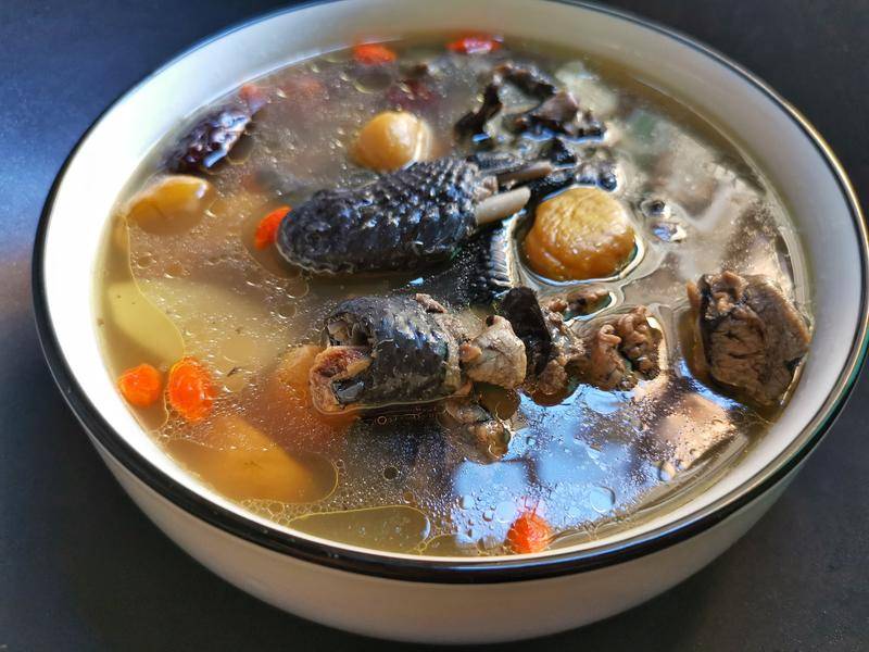 學會這道湯,老人女人都喜歡,益氣養血很補人_烏雞