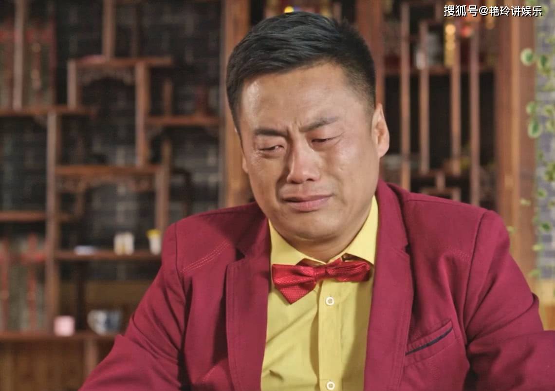 宋晓峰凭着敦朴的样貌,非常诙谐的演技于2015登上春晚舞台,宋晓峰联袂