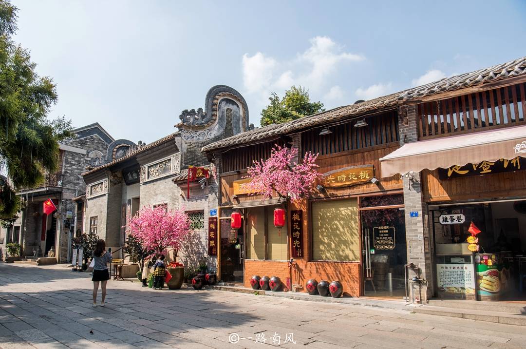广州有座八百年古镇，建筑精致游客不多，用蚝壳造的房子很特别