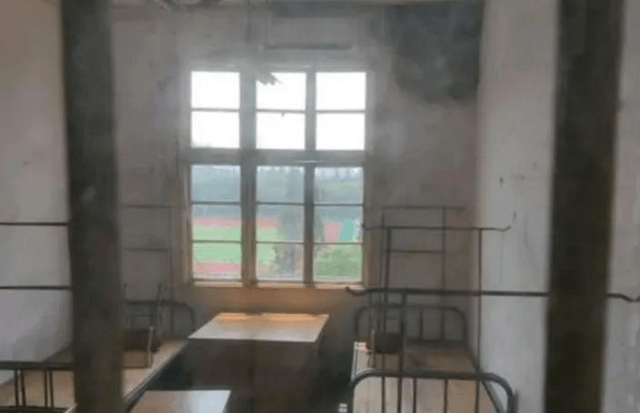 公司宿舍视频实拍 0a7bb56cd4be4e359d5a5c7be636c004.png