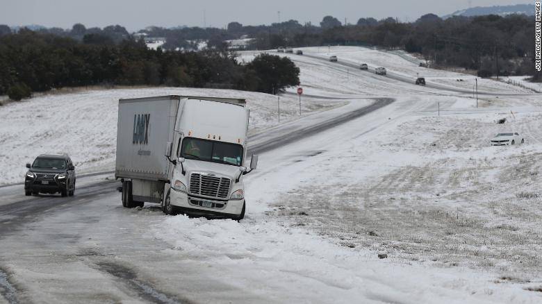 罕见的寒潮在美国得克萨斯州造成数百万停电，电价飙升了近200倍