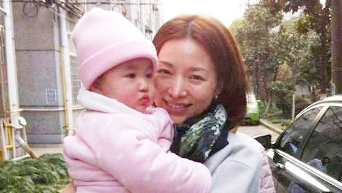 董卿与宝宝密春雷也努力调整妻子的情绪,带董卿去听音乐会,与朋友团聚