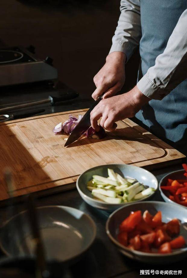 家里边后厨掌勺人在一顿丰盛的年夜饭隆重登场之前,背后少不了厨房是