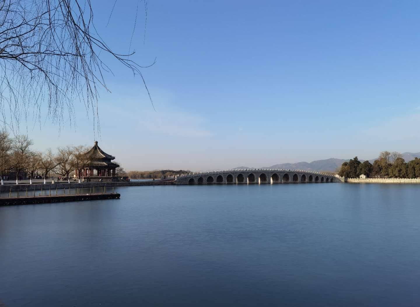 京城气温升，颐和园春意足