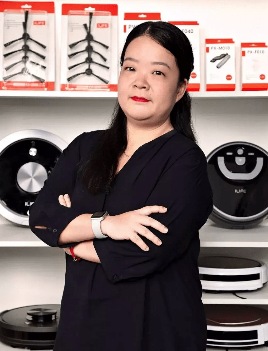 原创深圳小厂研发扫地机器人十二年改良无数次终卖成马来西亚网红